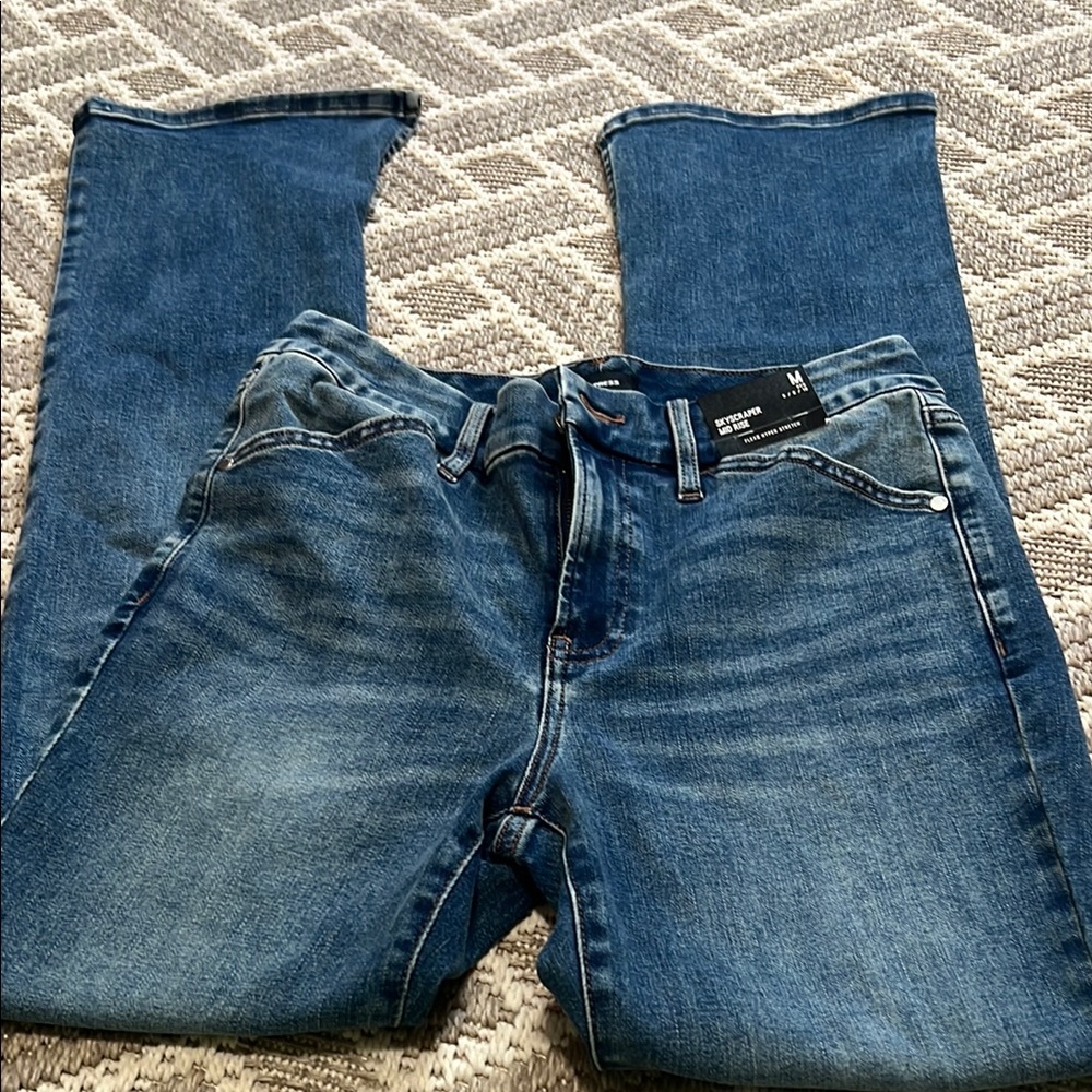 Express Skyscraper Mid Rise Hyper Stretch Jeans
Size Medium 6/8/10